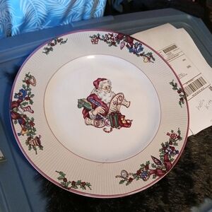 Holiday Santa with Festive Design FITZ & FLOYD SANTA'S LIST Plate